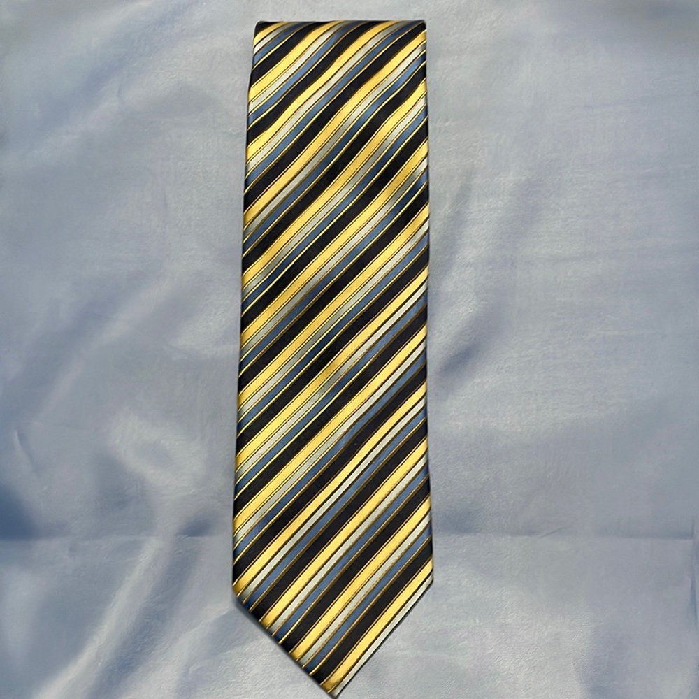 Stafford Silk Mens necktie blue/yellow/black Striped like new condition silk‎